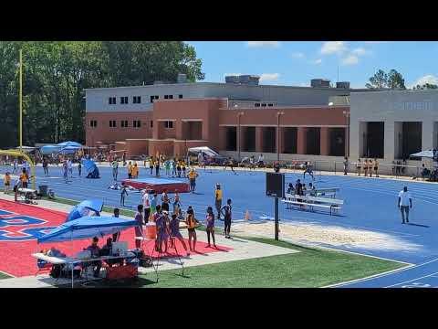 Video of AAU 200m race (Blue and Green uniform)