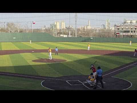 Video of 2025 canyon varsity- hitting- double (wall ball)