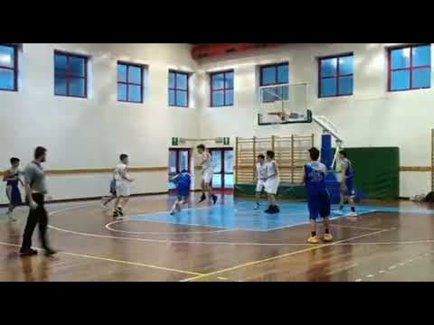Video of Footwork to make the difence dance