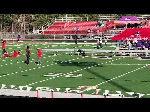 Video of Sophomore, Rashad Smith come from behind win, and the 400 m (Rashad in the maroon and gold jersey)