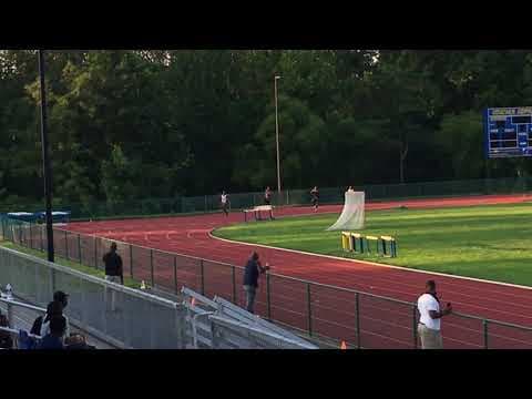 Video of Aaron (Lane 6/ white singlet) 21.84 PR in the 200m