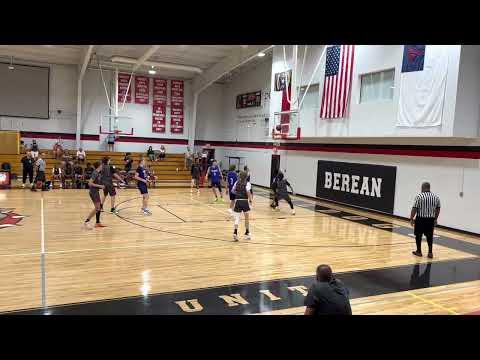 Video of 21 points/ 5 rebounds/3 assists aau