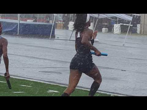 Video of Elysia Hawthorne running 1st leg of the 4×400mr qualifications for AAU Junior Olympics 2015 