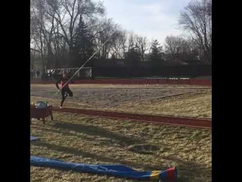 Video of Sophie Fong (Class of 2022) sets 10’6” PR in pole vault 