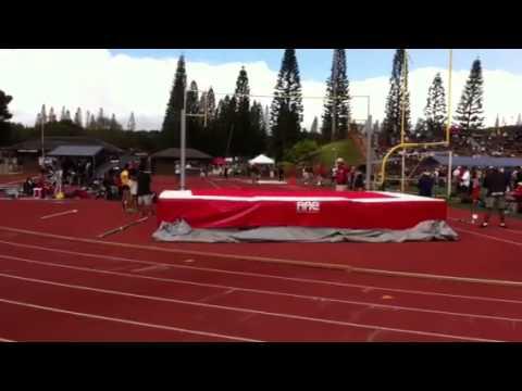 Video of Aukahi Nolan 12' pole vault. Hawaii state 