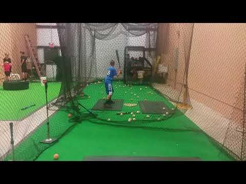 Video of Nick in batting cage swinging 31 inch -3BBCore