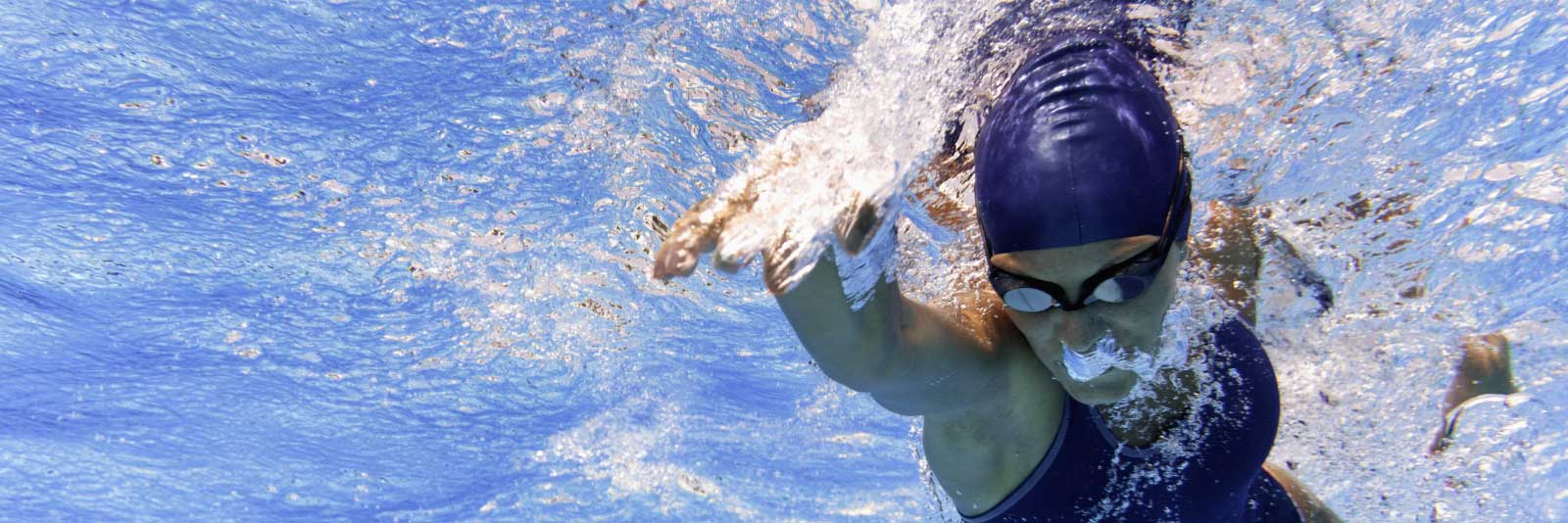 Women's swimmer underwater