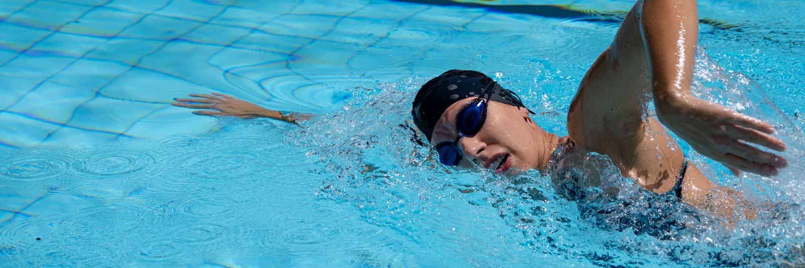 Women's freestyle swimming